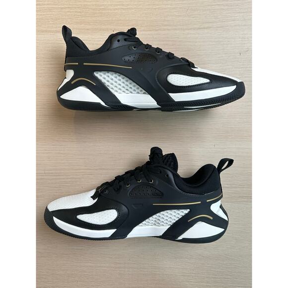 Jordan Heir White and Black Basketball Sneaker - Size 7.5M - Mint main image 7
